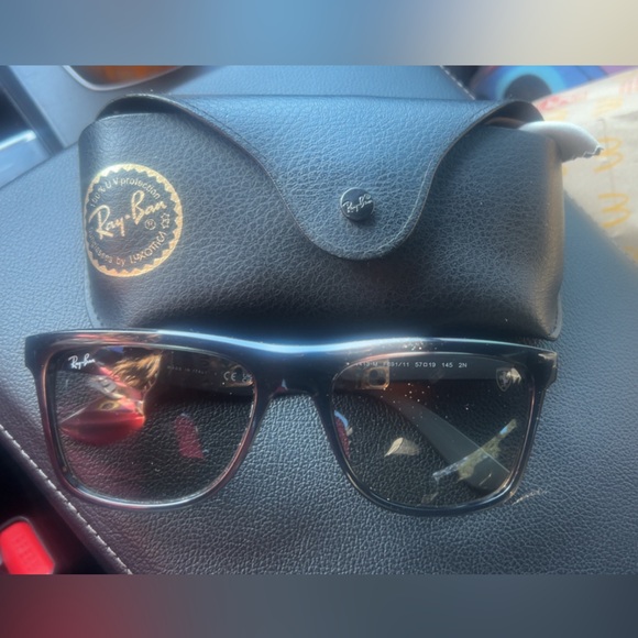 Ray-Ban Black Aviator Sunglasses Sleek Design